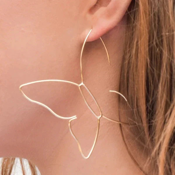 Elegante Damen Schmetterling Ohrringe als Statement-Schmuck, verfügbar in Gold oder Silber, stilvolle Accessoires.
