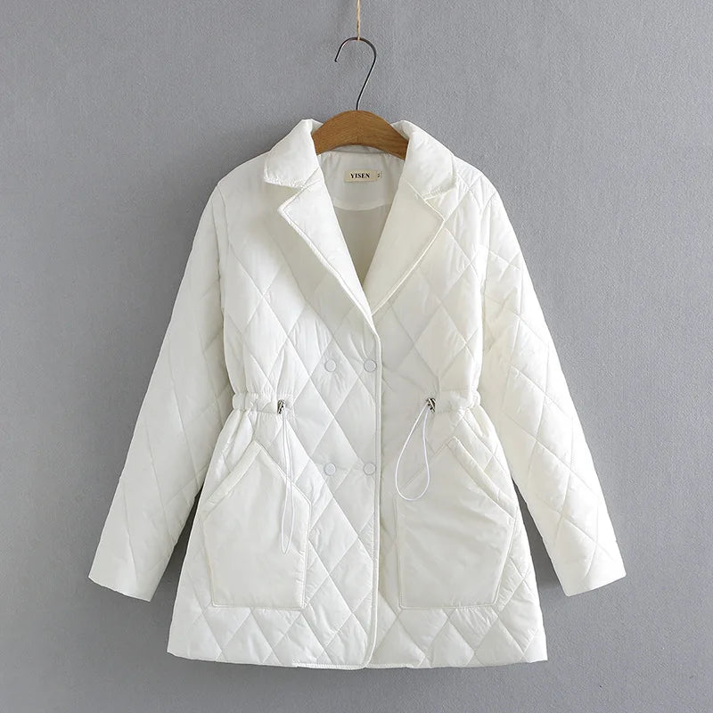 Elegante wattierte Damenjacke mit stilvollem Muster, auch in Übergröße erhältlich. Warme Herbstmode.