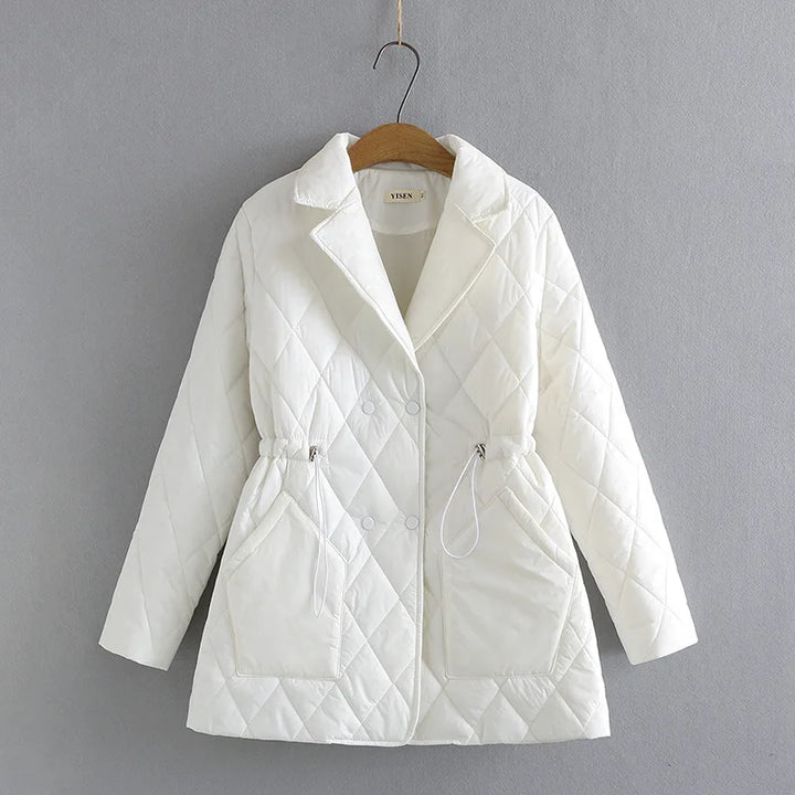 Elegante wattierte Damenjacke mit stilvollem Muster, auch in Übergröße erhältlich. Warme Herbstmode.