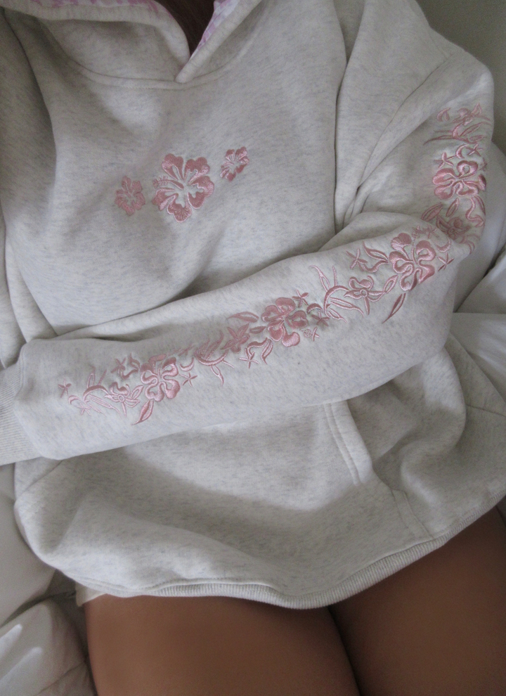 Himmelblauer Damen Hibiskus Hoodie, weicher Kapuzenpullover mit auffälligem Hibiskusmuster. Bequem für jede Jahreszeit.