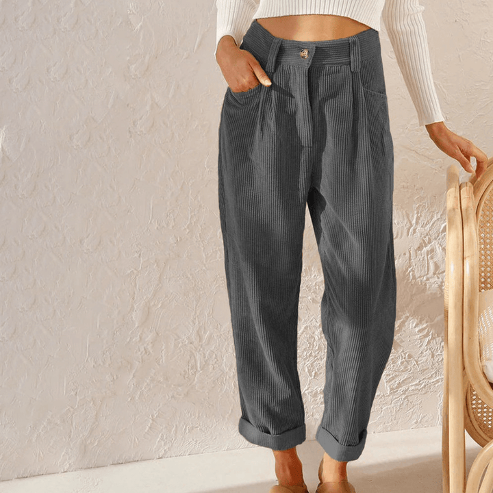 Stylische Damen Freizeithose, hochtailliert, mit lässigem Rollsaum. Eine bequeme Hose für Freizeit & Alltag.