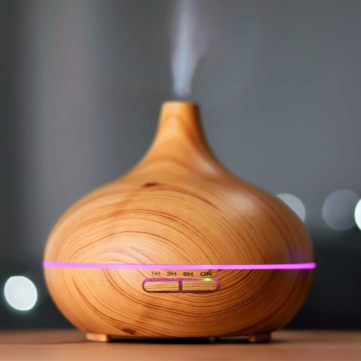 Dekorativer Ultraschalldiffusor Holzoptik mit mehrfarbigem LED-Licht. Ideal als Luftbefeuchter und Nachtlicht.