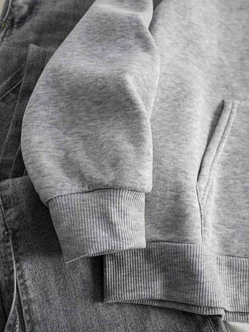 Model trägt lässigen Damen Hoodie mit Leopardenstern-Rückenmotiv. Stilvoller Kapuzenpullover für jede Gelegenheit.