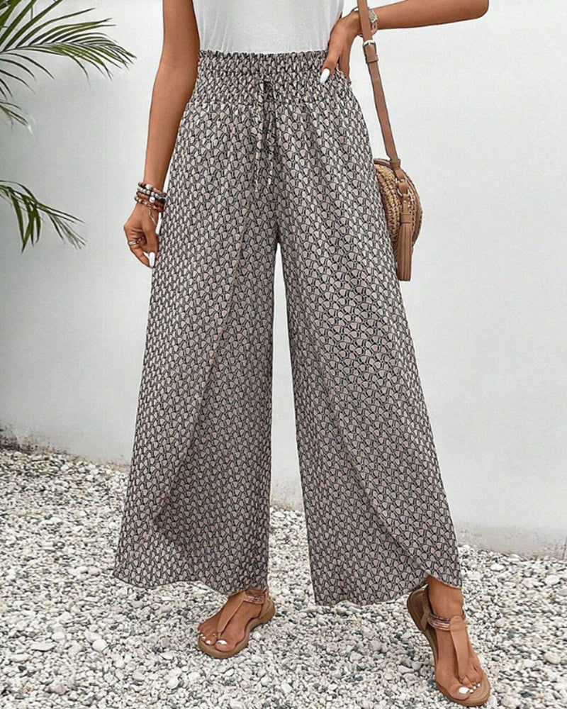 Damenhose mit weitem Bein, fließend und gemustert für den Sommer. Ideale Palazzo Hose im Boho Stil.