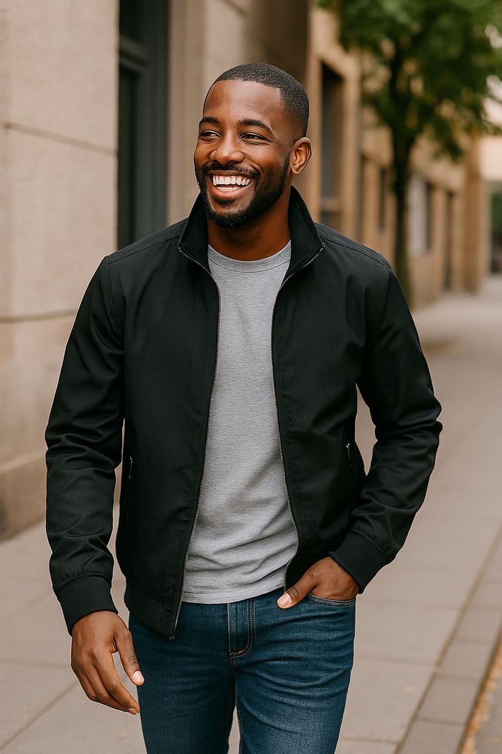 Modische Herren Slim Fit Bomberjacke. Die ideale leichte Casual-Jacke für Streetstyle & Freizeit im Herbst.