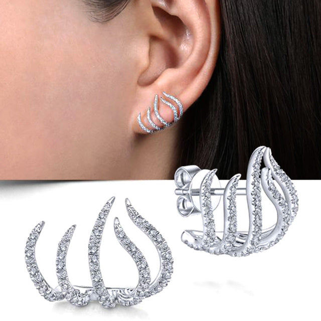 Elegante Damen Klauen Ohrstecker mit glitzernden Kristallsteinen, gefertigt aus robustem Edelstahl.