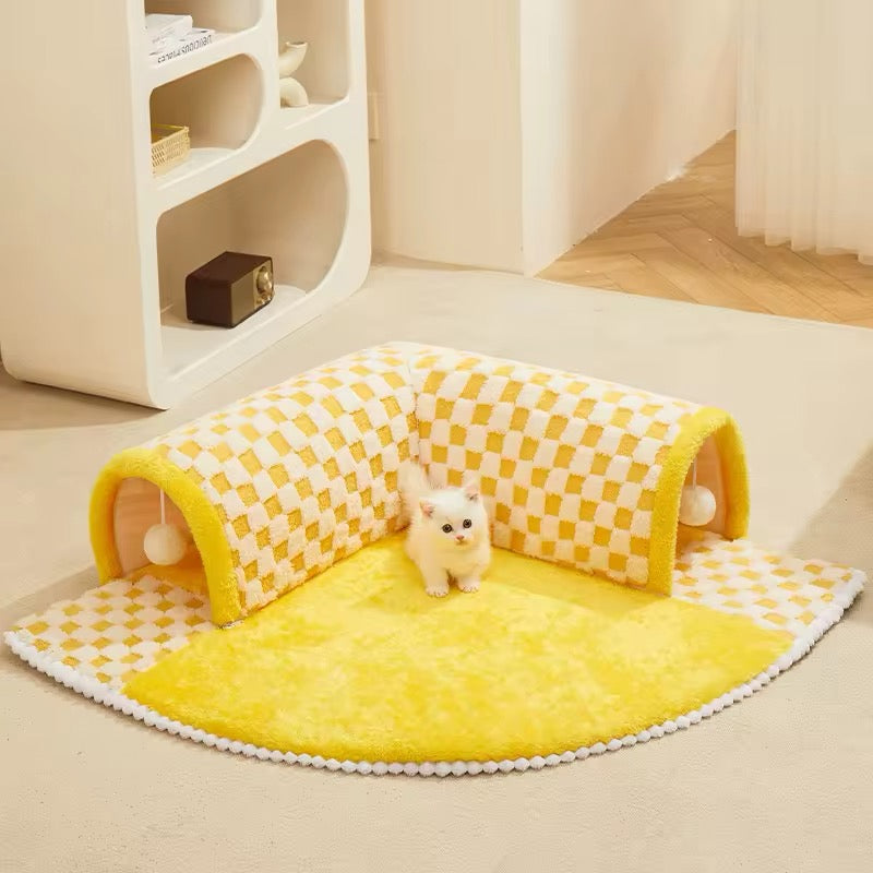 Gemütliches Katzenbett, auch als interaktiver Katzentunnel nutzbar. Perfekter Spielplatz und Rückzugsort für Katzen.