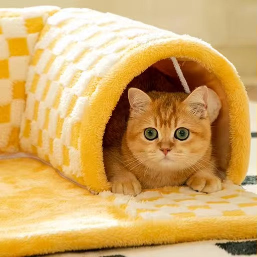 Vielseitiges Katzenzubehör: 2-in-1 Spielbett und Kuschelhöhle für entspannte Stunden und abwechslungsreiches Katzenspielzeug.