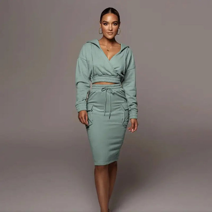 Bequemes Damen Hoodie und Rock, zweiteiliges Set für entspannte Tage.