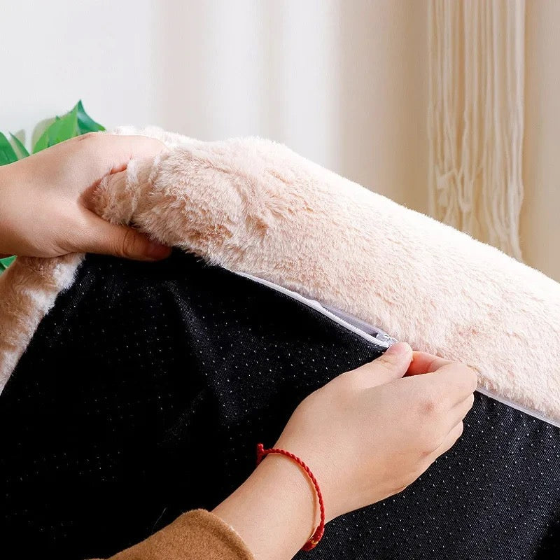 Elegantes Katzenbett in Weiß, plüschiges Katzenmöbel als idealer Rückzugsort für Katzen.