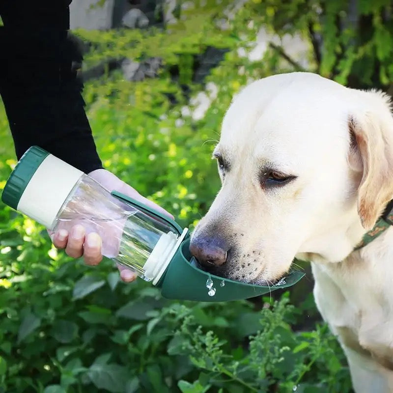 Hunde Trink- & Snackflasche für Unterwegs: Ideale Wasser- & Leckerli-Versorgung auf Spaziergängen & Reisen.