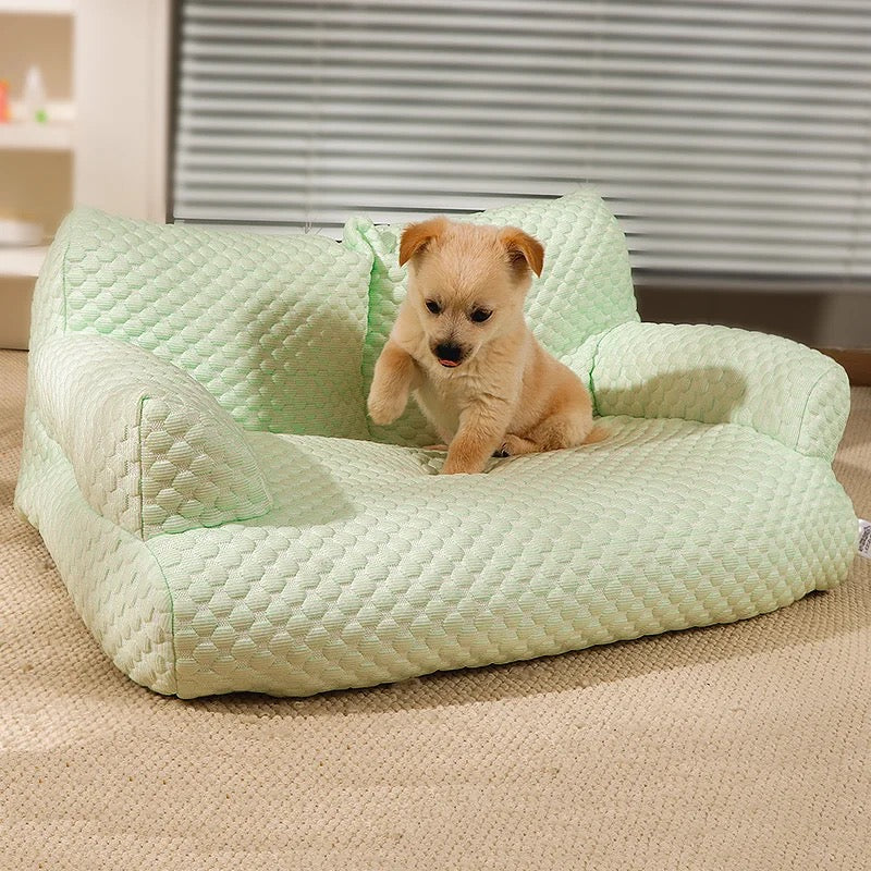 Gemütliche kühlende Hundecouch für Entspannung im Sommer, ideales Hundebett für alle Haustiere bei Hitze.