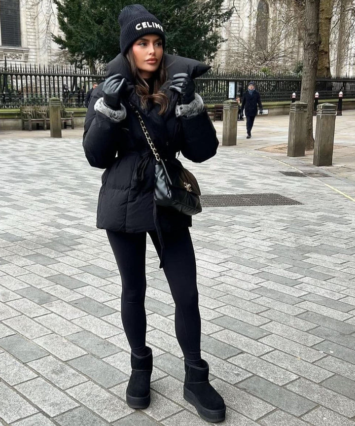 Kurze Winterjacke mit Gürtel, Damen Steppjacke für modischen Look und Wärme.