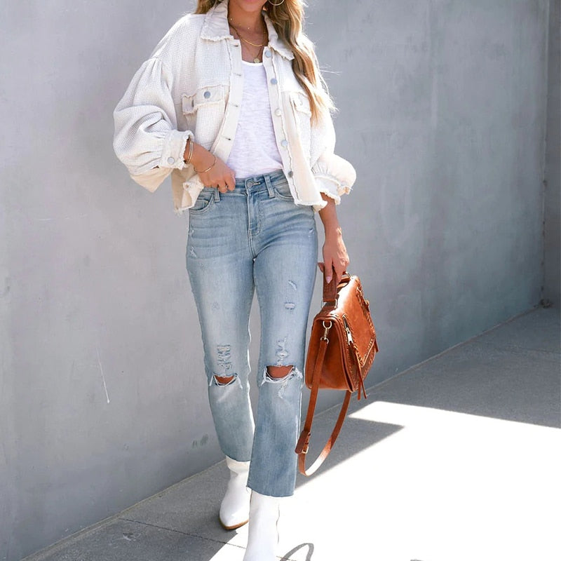 Elegante Damenjacke mit markanten Puffärmeln, ideal für moderne Herbst-Outfits.