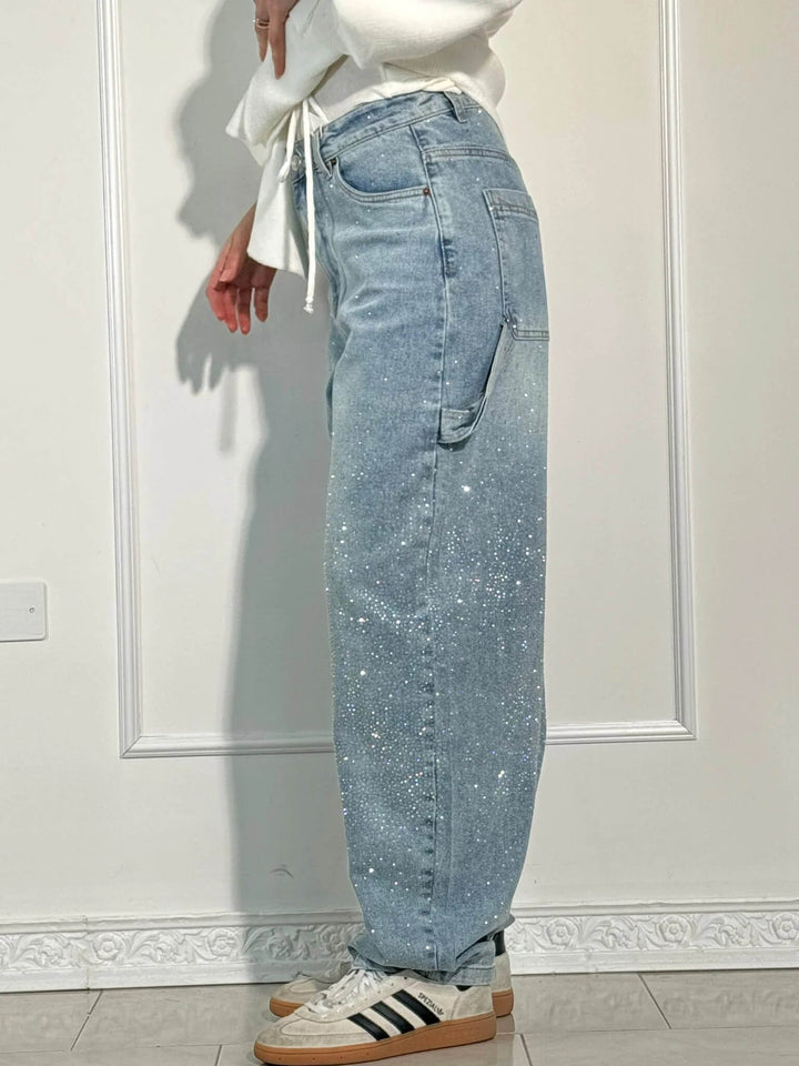 Dunkle Damenjeans mit Glitzer, weiter Schnitt, ideal für ein glänzendes Party Outfit.