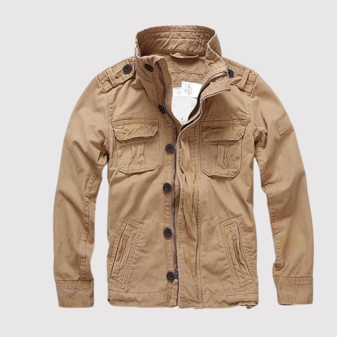 Klassische Herren Jeansjacke im Vintage-Stil für Freizeit und Casual Outfits. Robuster Denim mit funktionalen Taschen.