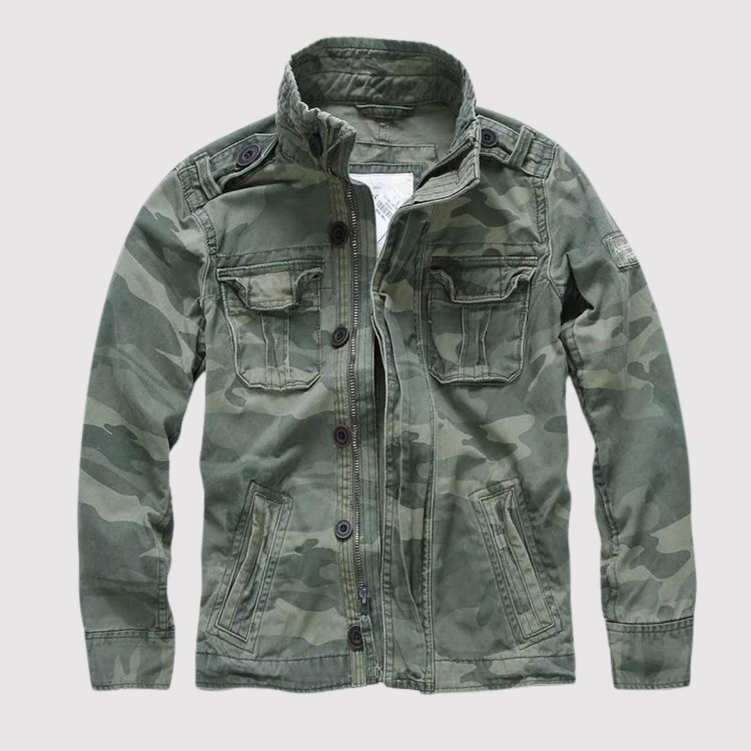 Trendige Herren Retro Jeansjacke mit markanten Taschen. Perfekt für den modernen Männer-Casual-Look. Hochwertiger Denim.