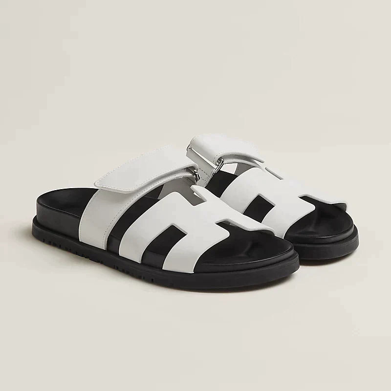 Moderne Damensandalen mit flexibler Sohle, atmungsaktiv & leicht. Ideal für warme Tage und jedes Sommeroutfit.