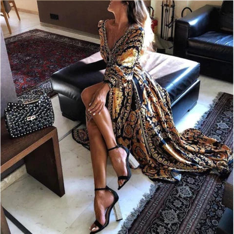 Detail Oberteil: Damen Wickelkleid mit V-Ausschnitt, zartem Blumenmuster, ideal für den Sommer.