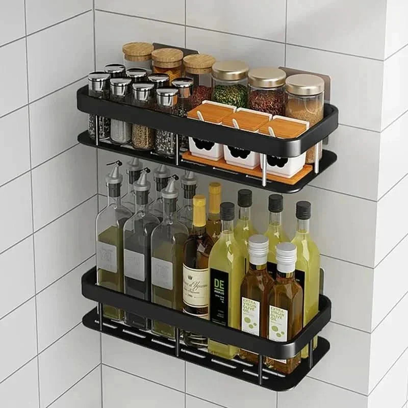 Blick von oben: Selbstklebendes Wandregal für die Dusche, optimal für Flaschen.