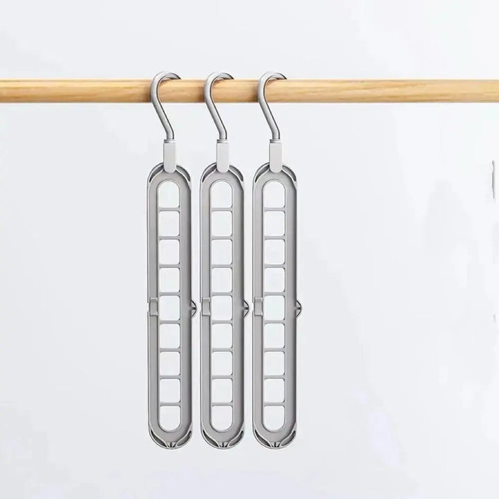 Heimorganisation: Platzsparender Kleiderbügel Organizer für 9 Kleidungsstücke, ideal für mehr Ordnung.