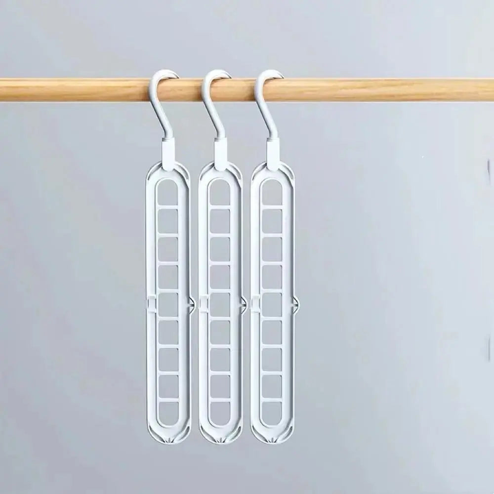 Effektiver Kleiderschrank Organizer: Platzsparender Mehrfachbügel für 9 Kleider, für mehr Ordnung.