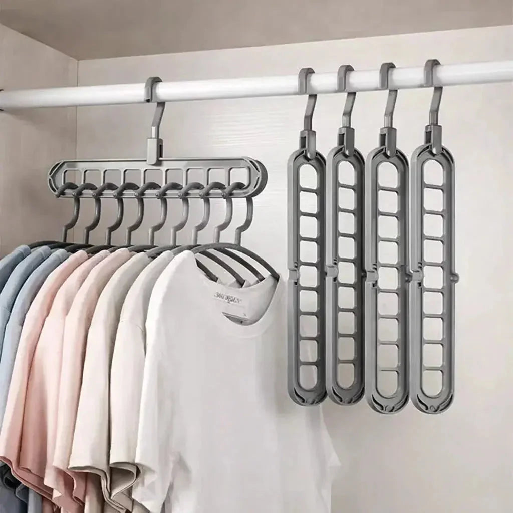 Platzsparender Kleiderbügel Organizer für 9 Kleidungsstücke, ideal für Ordnung im Kleiderschrank.
