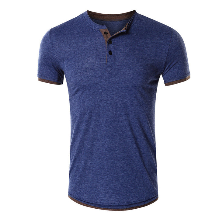 Herren Slim-Fit Henley T-Shirt mit kurzen Ärmeln und stilvollen Kontrast-Details. Ideal als Freizeitshirt.
