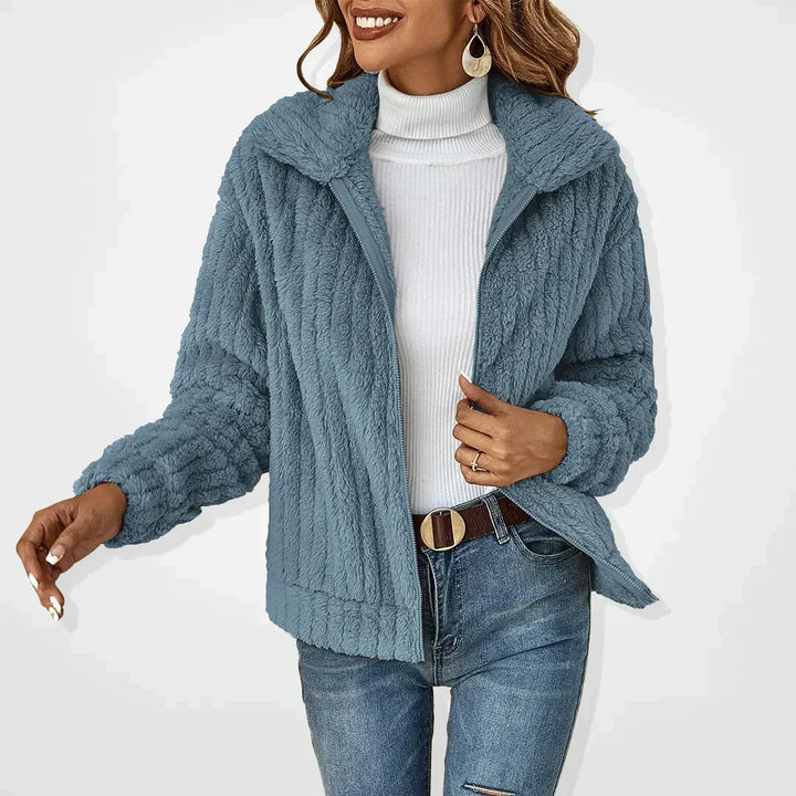 Komfortable Loose Fit Strickjacke für Damen, kuschelig warm, perfekt für Wintermode und gemütliche Herbsttage.