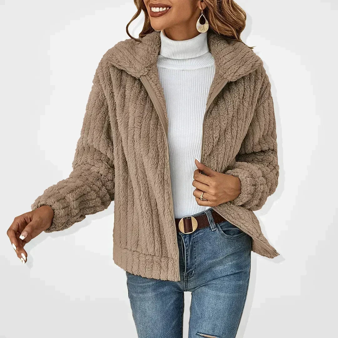 Damen Kuschel-Cardigan, eleganter Strick mit Schalkragen, loose fit für bequeme Wintermode und vielseitige Outfits.