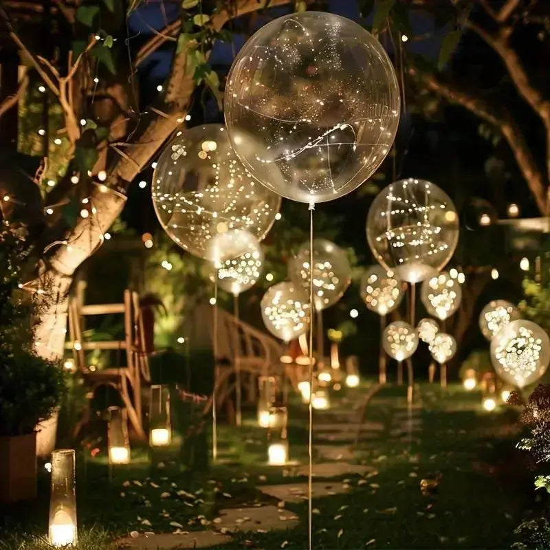 Set aus 10 leuchtenden LED Luftballons. Schafft eine festliche Party-Atmosphäre als Heim-Dekoration.