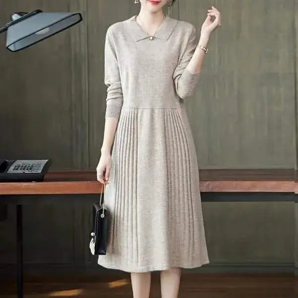 Elegantes Damen Langarmkleid für Herbst & Winter. Figurbetonter Schnitt, warm und modisch, perfekt für kalte Tage.