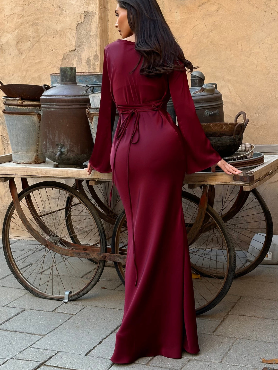 Elegantes Abendkleid Damen, langärmliges Maxikleid. Perfekt für Gala & Feiern.