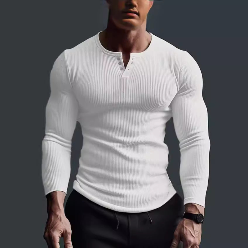 Figurbetontes Herren Langarmshirt mit Rundhals. Modernes Slimfit Oberteil für eine elegante männliche Silhouette.