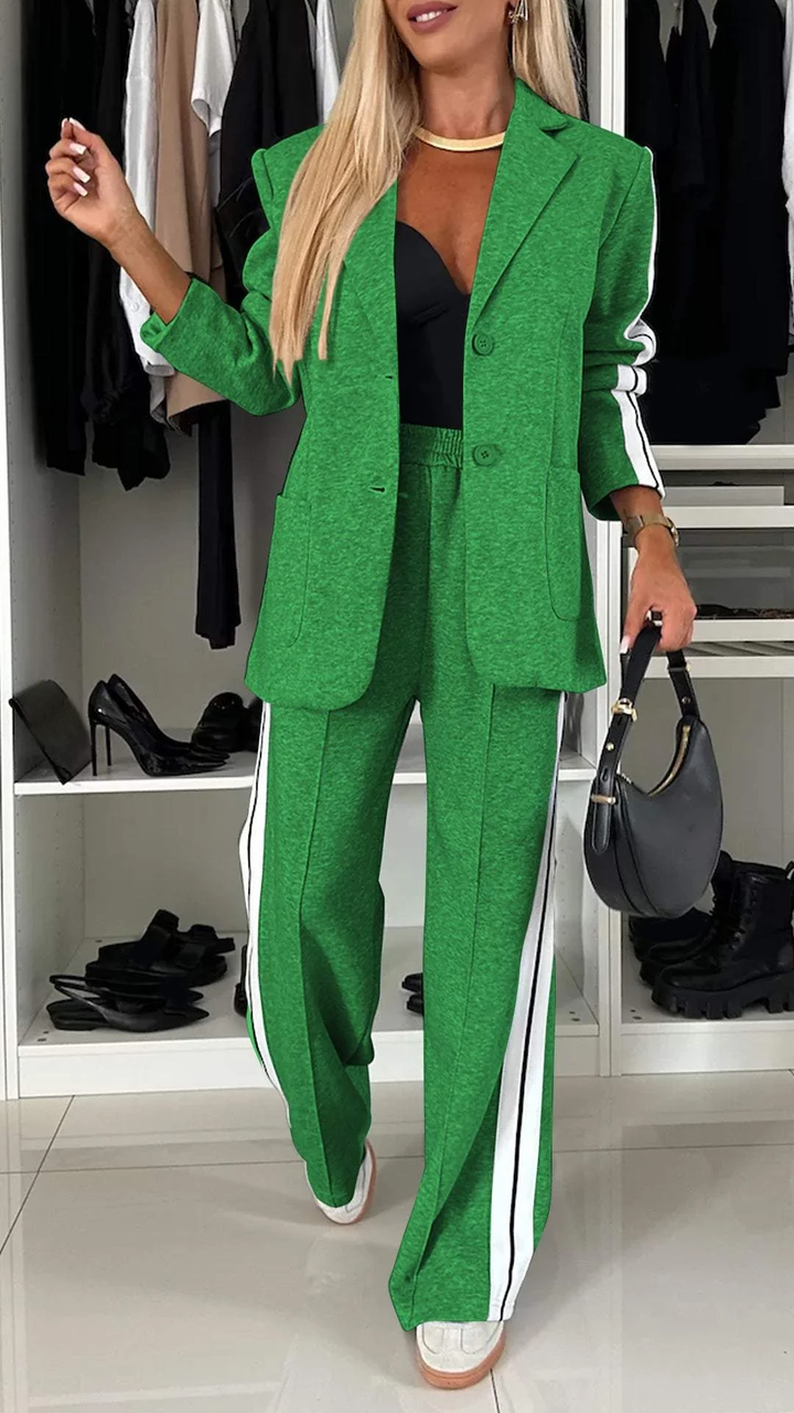 Stylischer gestreifter Damen Blazer aus Zweiteiler-Set, perfekt für Business Casual oder Freizeit.