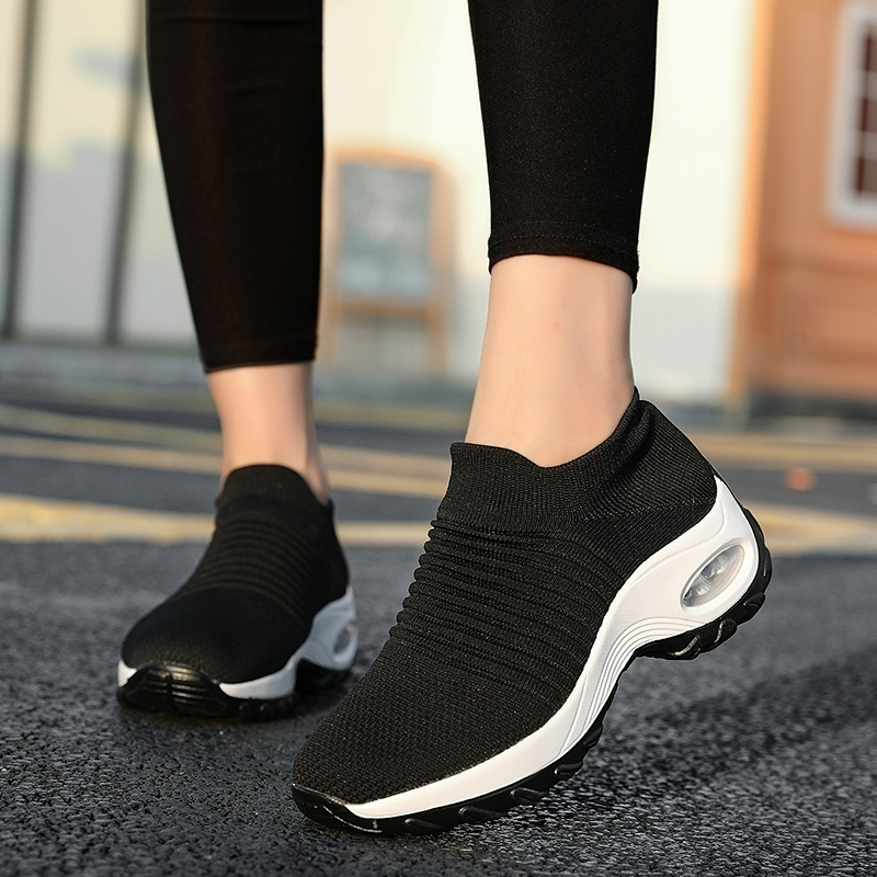 Komfortable luftgedämpfte Damen Sneaker, Slip-On Design für einfaches Anziehen. Ideal für Alltag & Freizeit.