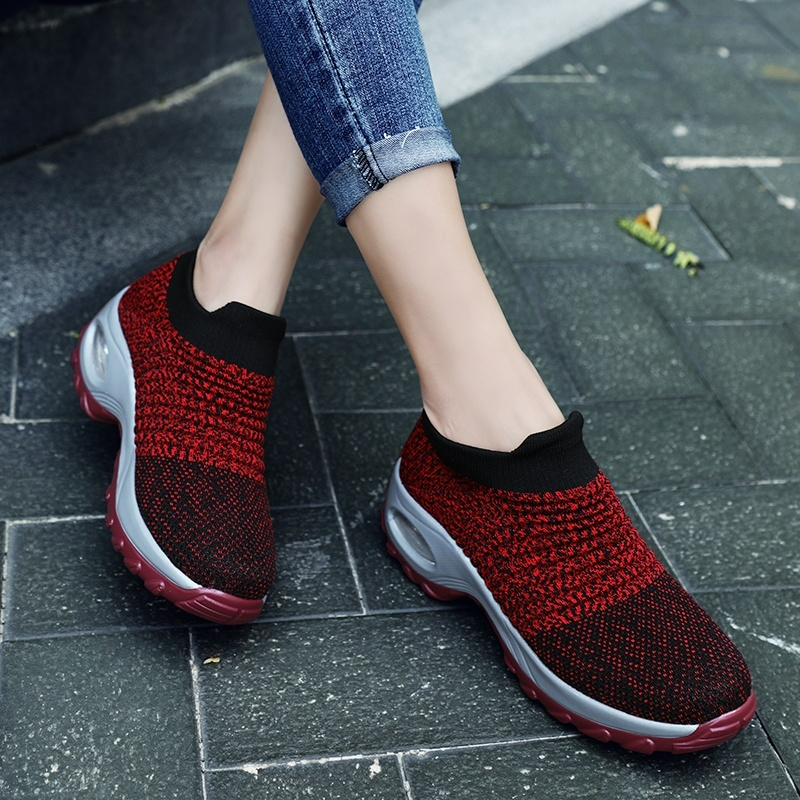 Robuste Damen Slip-On Laufschuhe, luftgedämpft und komfortabel. Perfekt für Training und Freizeitaktivitäten.