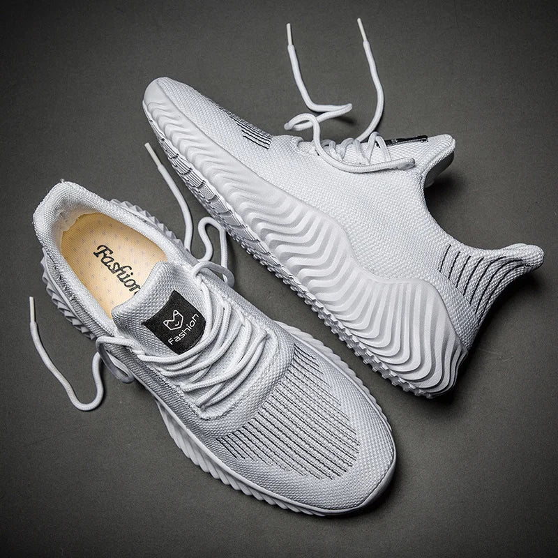 Stylische Herren Sneaker mit atmungsaktivem Obermaterial. Komfortable Freizeitschuhe und Fitnessschuhe.