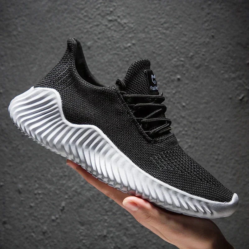 Herren Laufschuhe mit maximaler Dämpfung und sportlichem Design. Ideal für Training und Freizeit.