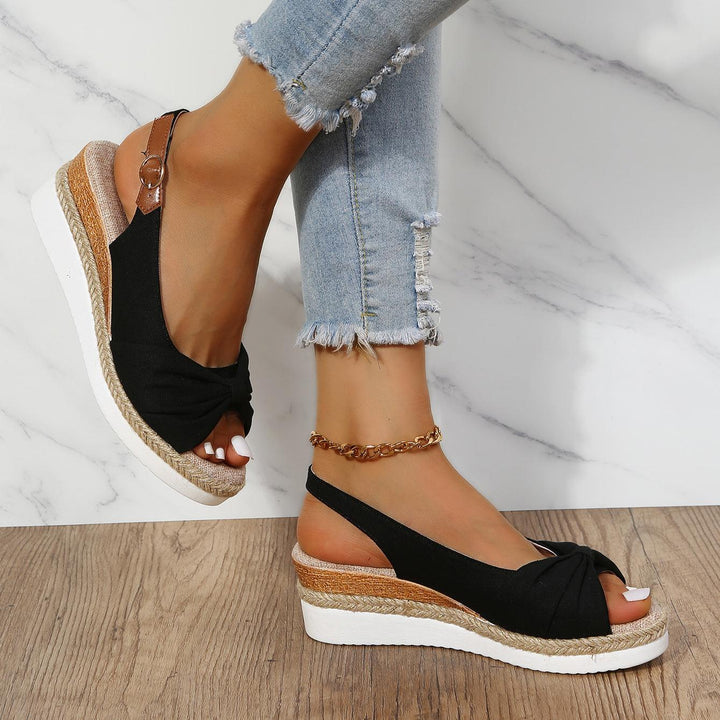 Stilvolle Sommersandalen für Damen, elegante Keilsandalen, vielseitig kombinierbar.