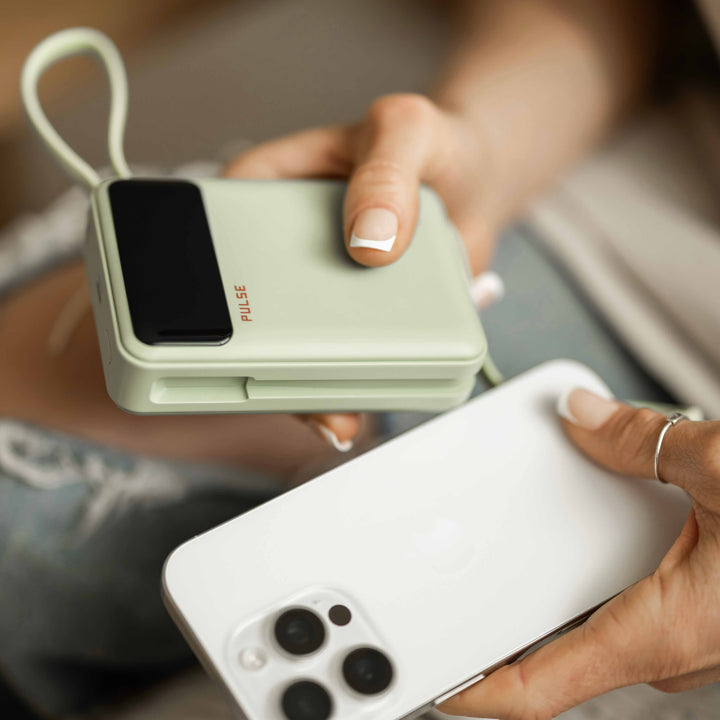 Kompakter Reisebegleiter: 20000mAh Powerbank mit 65W PD & USB-C für alle Geräte.