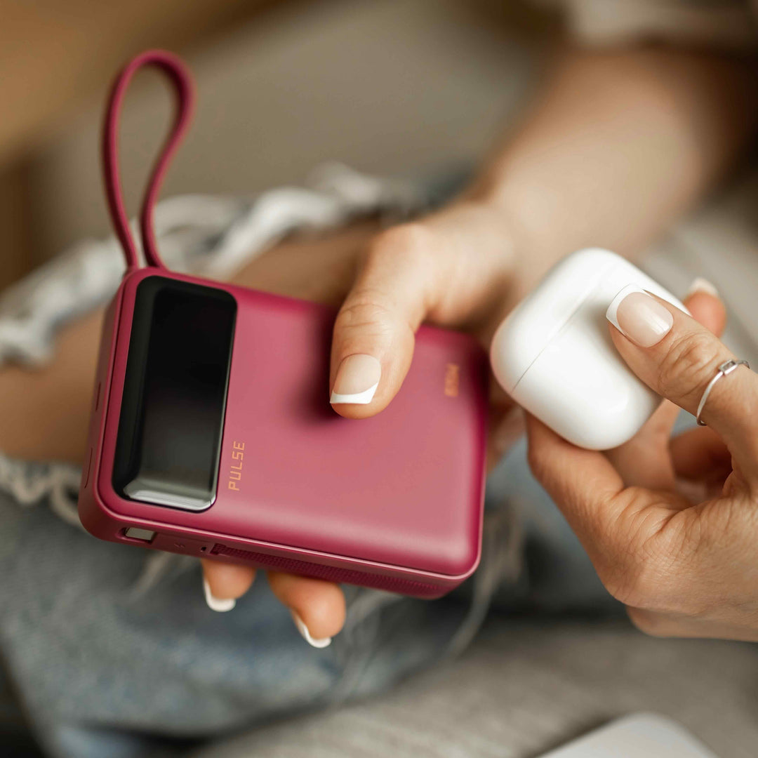 Die kompakte 20000mAh Powerbank versorgt Laptops mit 65W PD über USB-C.