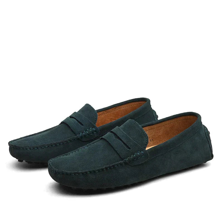 Hellbraune Herrenschuhe, Loafers im Smart Casual Stil; bequeme Sommerschuhe für Männer.
