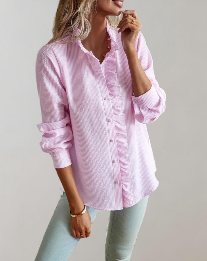 Blaues Damen Top für Business Casual. Feminines Oberteil mit Stehkragen & Rüschen-Details.