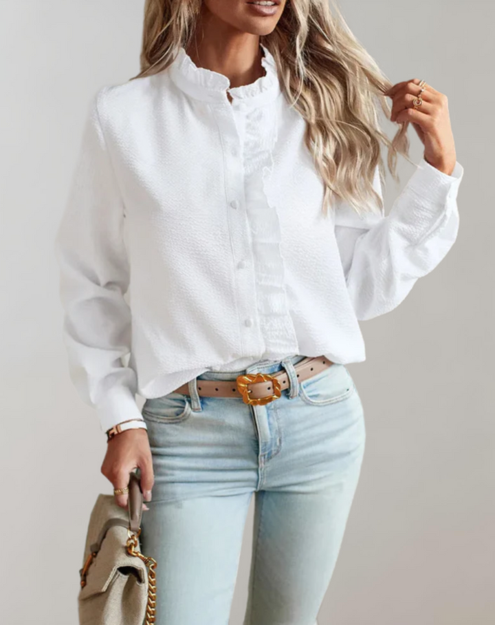 Damen Top in Rosa mit Rüschen, Stehkragen, kombiniert für einen entspannten Freizeit-Look.