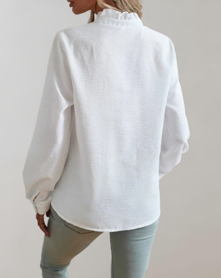 Rosa Langarm Top für Damen mit Stehkragen & femininen Rüschen. Modernes, vielseitiges Oberteil.