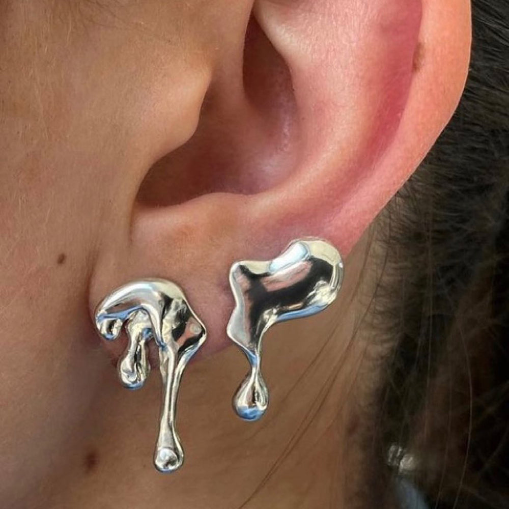 Minimalistisch und doch auffällig: Vergoldete Wassertropfen-Ohrringe für Damen, eleganter Schmuck-Trend.