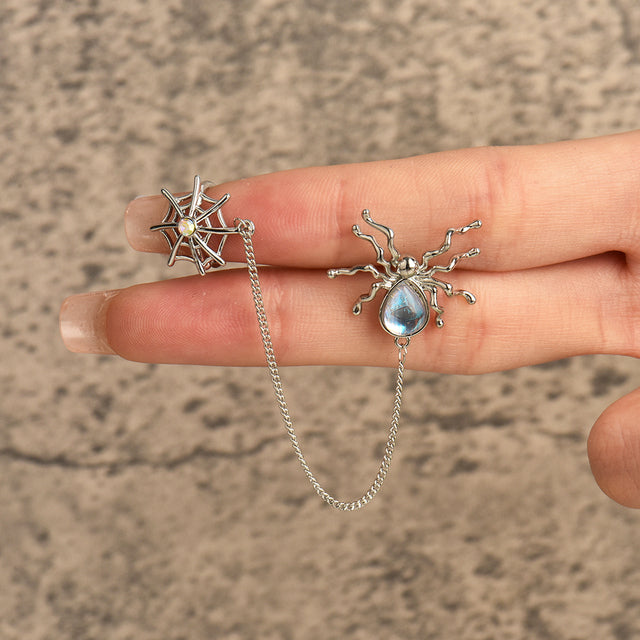 Glänzende Wassertropfen-Ohrringe für Damen, versilbert, eleganter Schmuck für einen zeitlosen und modernen Look.
