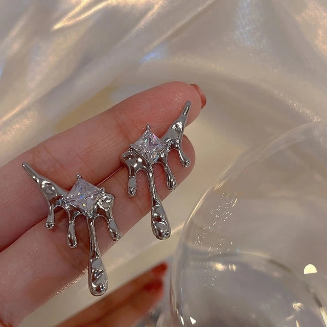 Trendige Wassertropfen-Ohrringe für Damen, vergoldet, der letzte Schrei in Sachen Eleganz und Mode-Accessoires.