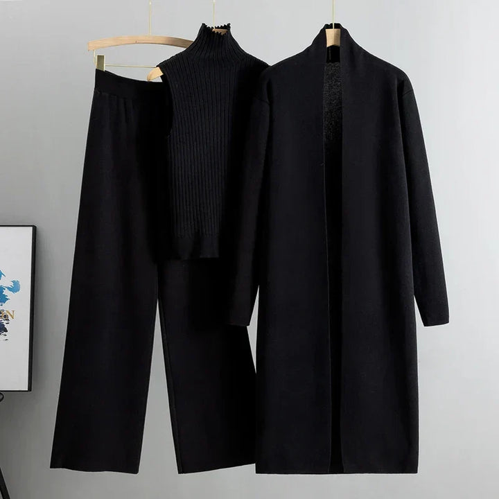 Komplettes Damen Mode-Outfit: Elegante Jacke, weicher Pullover & passende Hose. Perfekt für stilvollen Winter & Herbst.